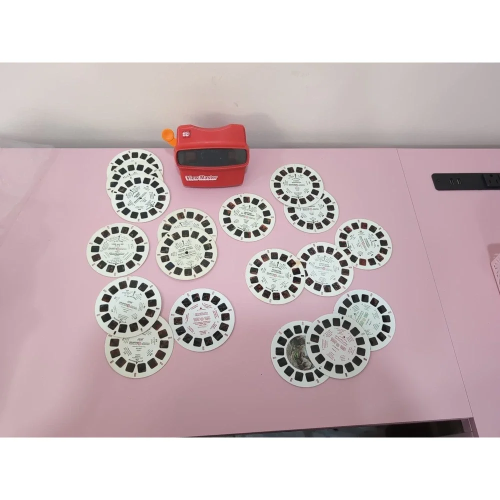 View-Master 3D Viewer w/ 19 Reels LOT Sesame Street, Princess‎ of Power, Etc.